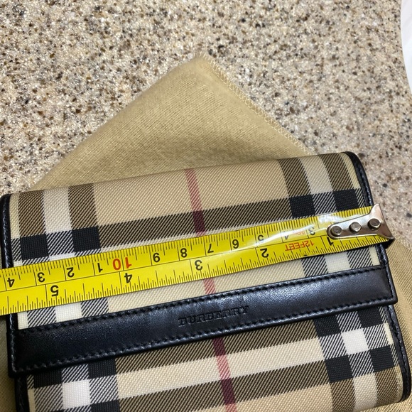 Authentic Burberry Wallet - Picture 9 of 16